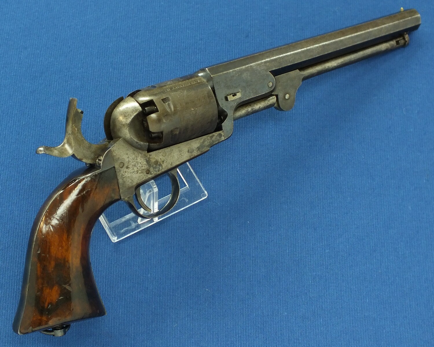 A fine antique Belgian Colt Brevete Model 1851 Navy 6 shot percussion Revolver by Lambert Ghaye Liege. 36 caliber, 7,5 inch barrel. Length 36cm. In very good condition. Price 2.950 euro.