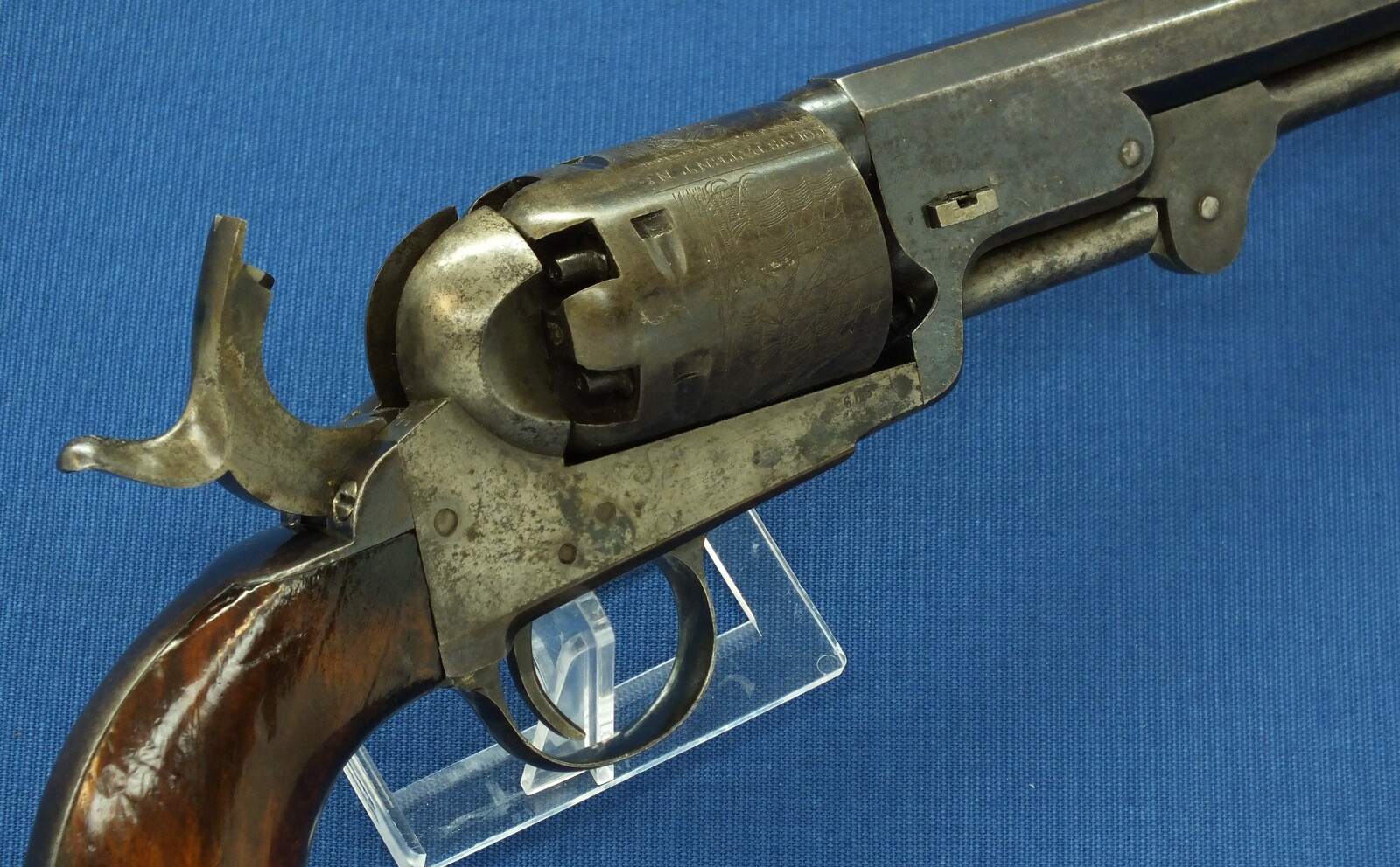 A fine antique Belgian Colt Brevete Model 1851 Navy 6 shot percussion Revolver by Lambert Ghaye Liege. 36 caliber, 7,5 inch barrel. Length 36cm. In very good condition. Price 2.950 euro.