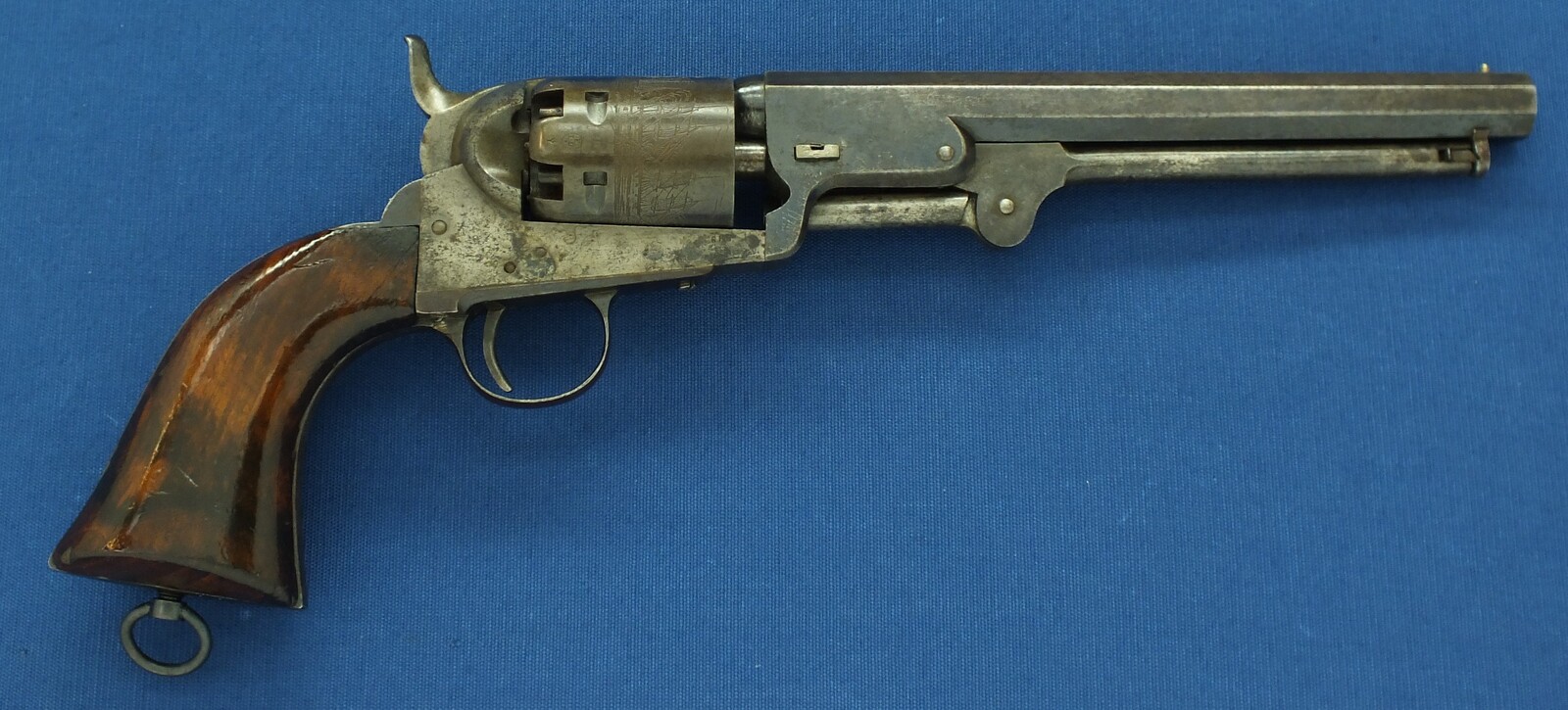 A fine antique Belgian Colt Brevete Model 1851 Navy 6 shot percussion Revolver by Lambert Ghaye Liege. 36 caliber, 7,5 inch barrel. Length 36cm. In very good condition. Price 2.950 euro.