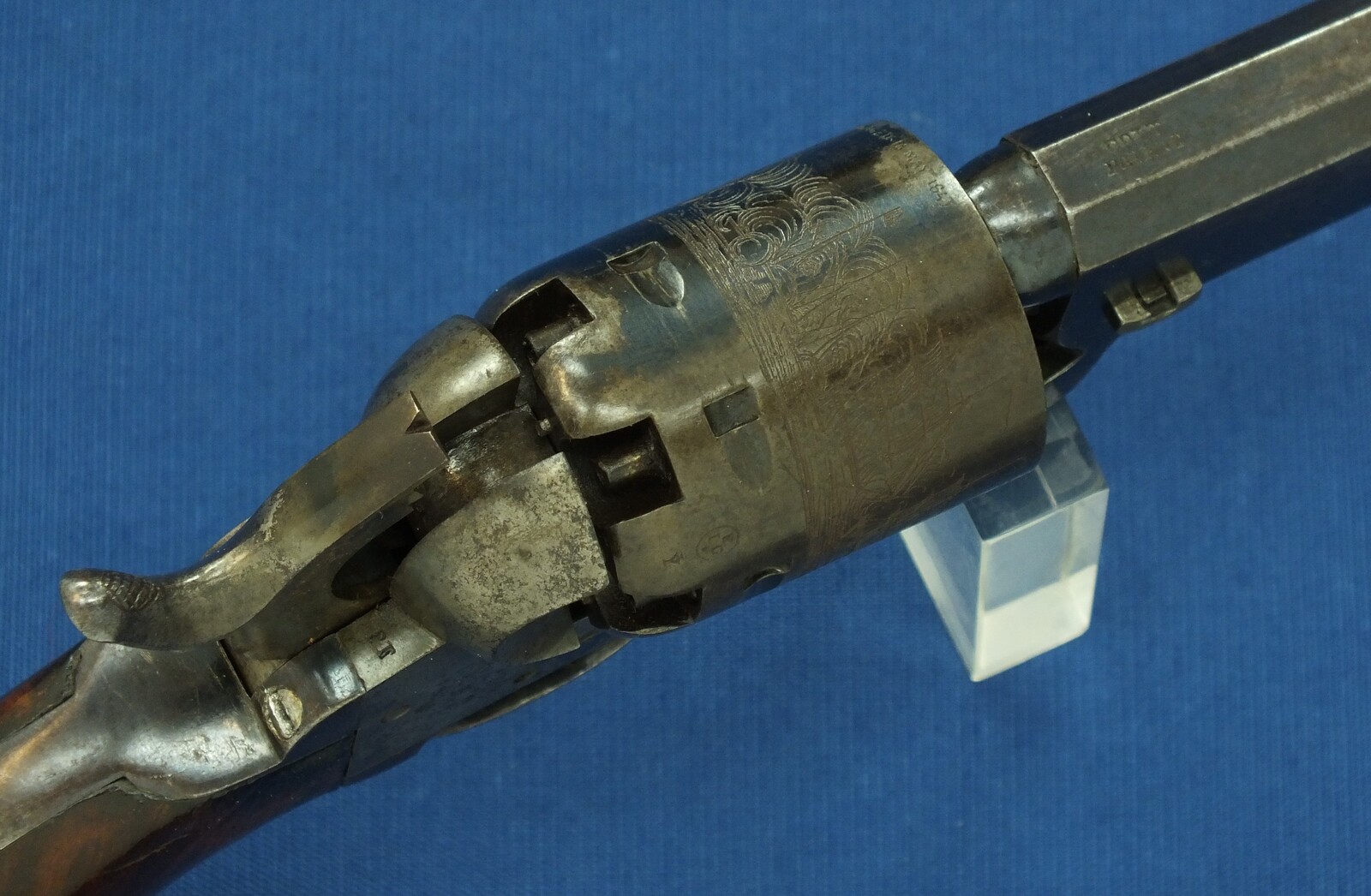 A fine antique Belgian Colt Brevete Model 1851 Navy 6 shot percussion Revolver by Lambert Ghaye Liege. 36 caliber, 7,5 inch barrel. Length 36cm. In very good condition. Price 2.950 euro.