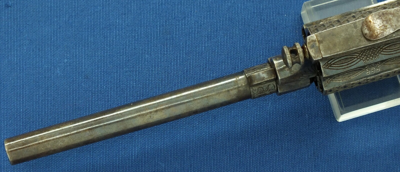 A Fine Antique Belgian engraved 6 shot Pinfire Single and Double Action Pepperbox having a detachable 6 inch barrel. Caliber 9mm. Length 29,5cm. In very good condition. 