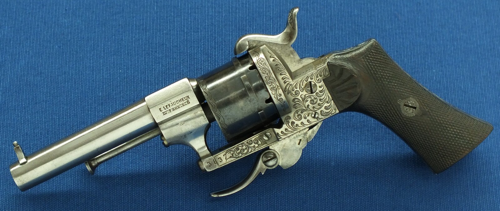 A fine antique Belgian Eugene Lefaucheux 6 shot Single and Double Action Pinfire Revolver. 7mm Caliber. Length 20,5cm. In very good condition. Price 850 euro.