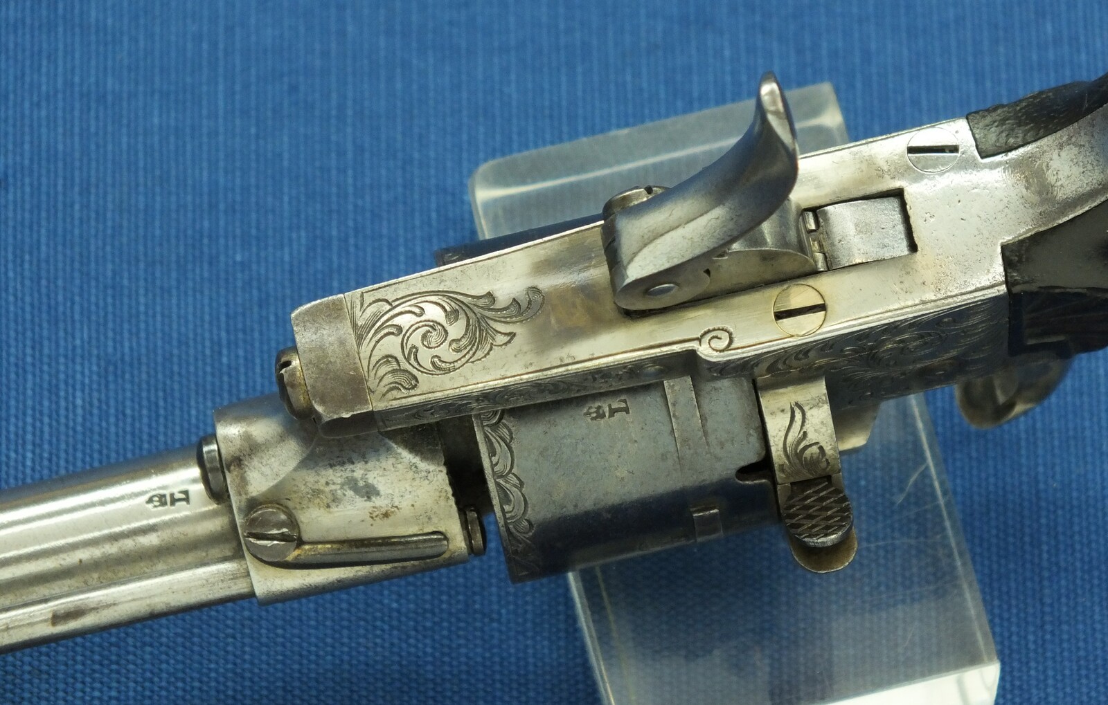 A fine antique Belgian Eugene Lefaucheux 6 shot Single and Double Action Pinfire Revolver. 7mm Caliber. Length 20,5cm. In very good condition. Price 850 euro.
