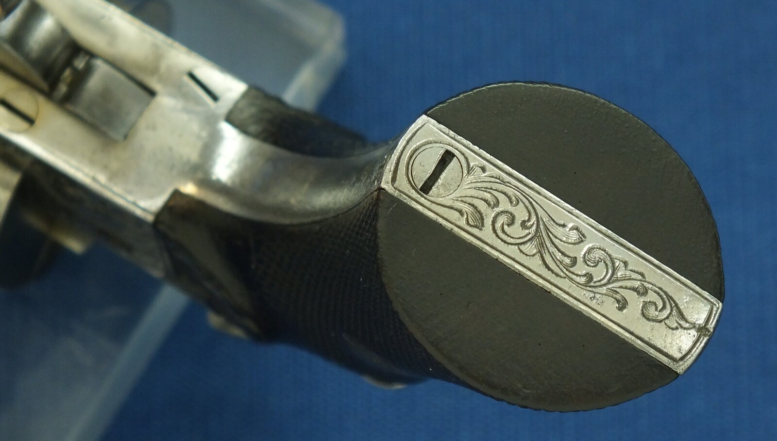 A fine antique Belgian Eugene Lefaucheux 6 shot Single and Double Action Pinfire Revolver. 7mm Caliber. Length 20,5cm. In very good condition. Price 850 euro.