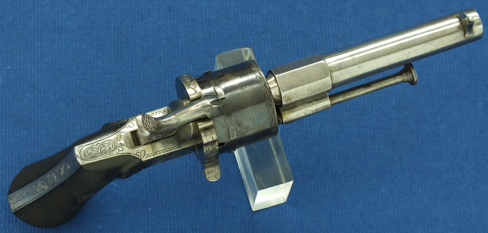 A fine antique Belgian Eugene Lefaucheux 6 shot Single and Double Action Pinfire Revolver. 7mm Caliber. Length 20,5cm. In very good condition. Price 850 euro.