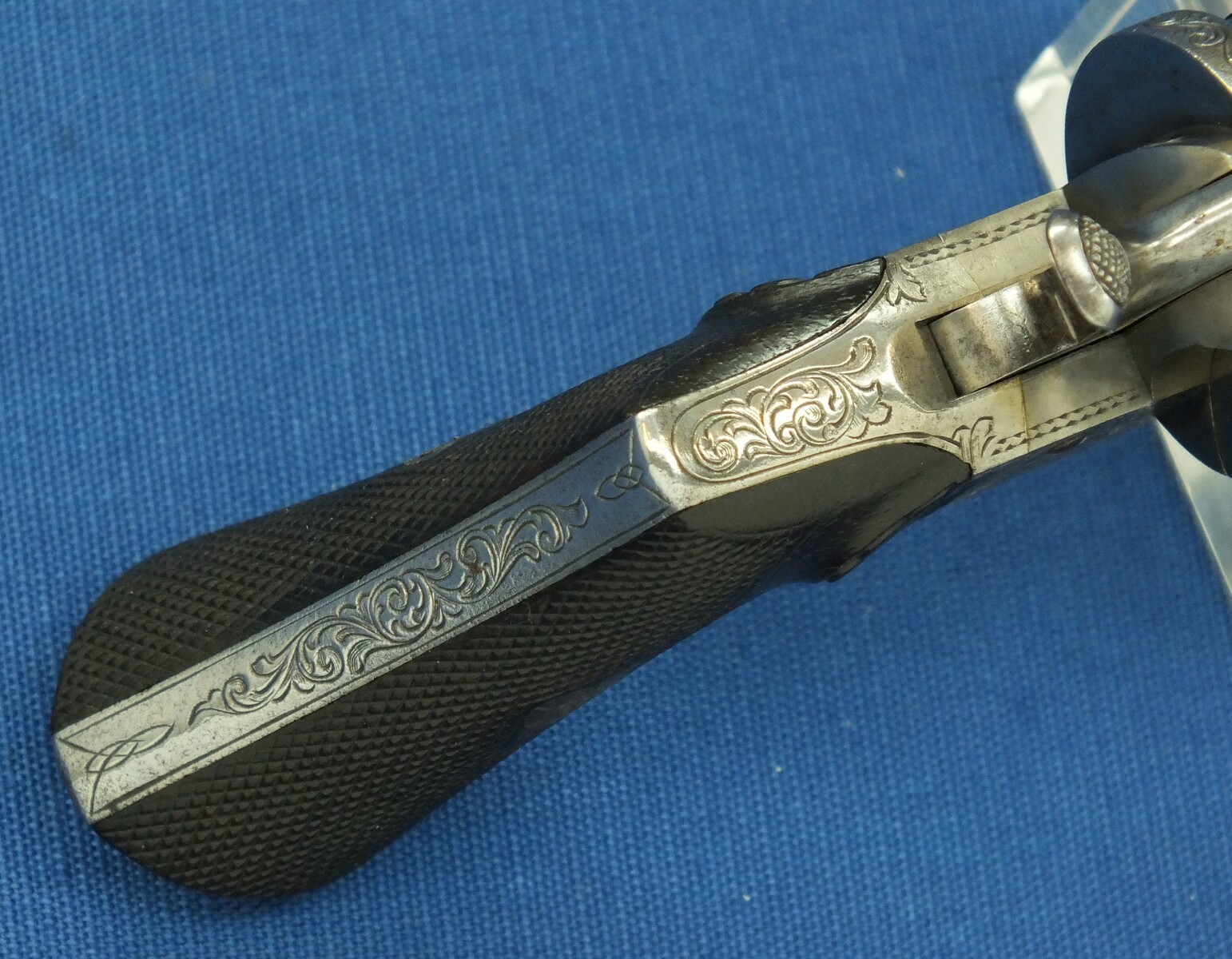 A fine antique Belgian Eugene Lefaucheux 6 shot Single and Double Action Pinfire Revolver. 7mm Caliber. Length 20,5cm. In very good condition. Price 850 euro.