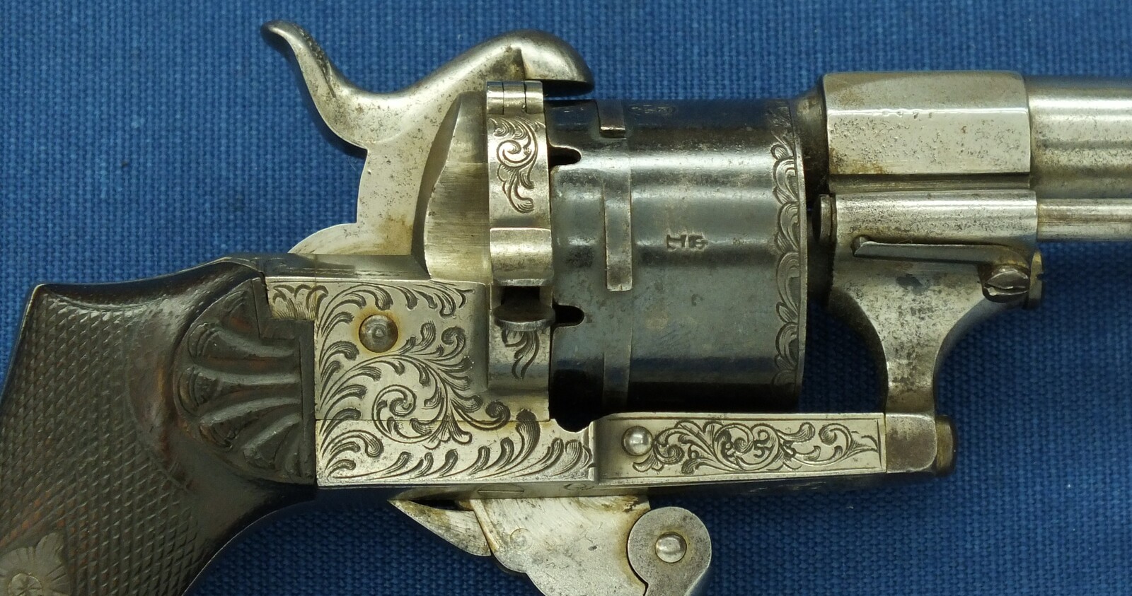 A fine antique Belgian Eugene Lefaucheux 6 shot Single and Double Action Pinfire Revolver. 7mm Caliber. Length 20,5cm. In very good condition. Price 850 euro.