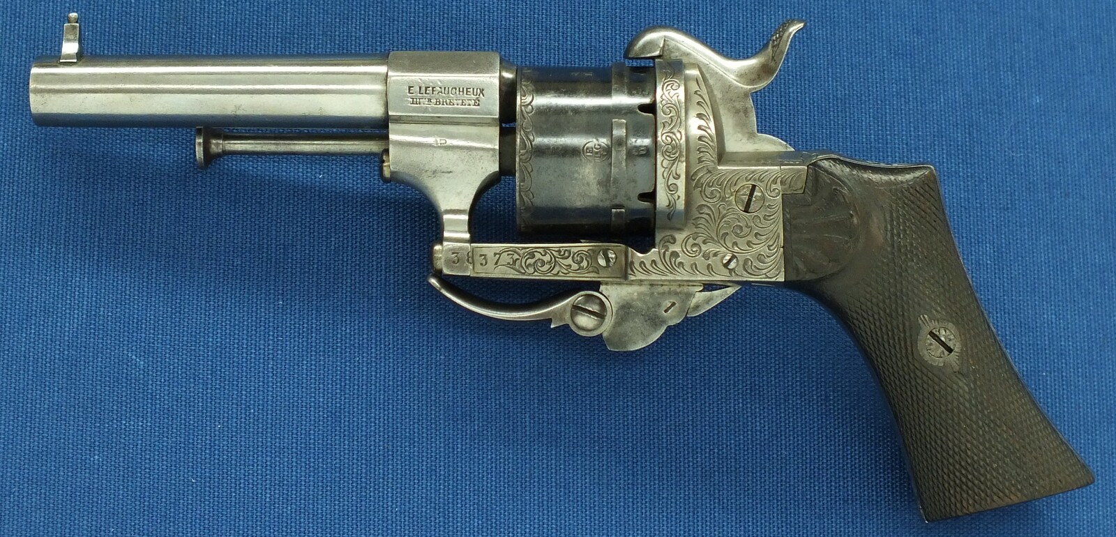 A fine antique Belgian Eugene Lefaucheux 6 shot Single and Double Action Pinfire Revolver. 7mm Caliber. Length 20,5cm. In very good condition. Price 850 euro.