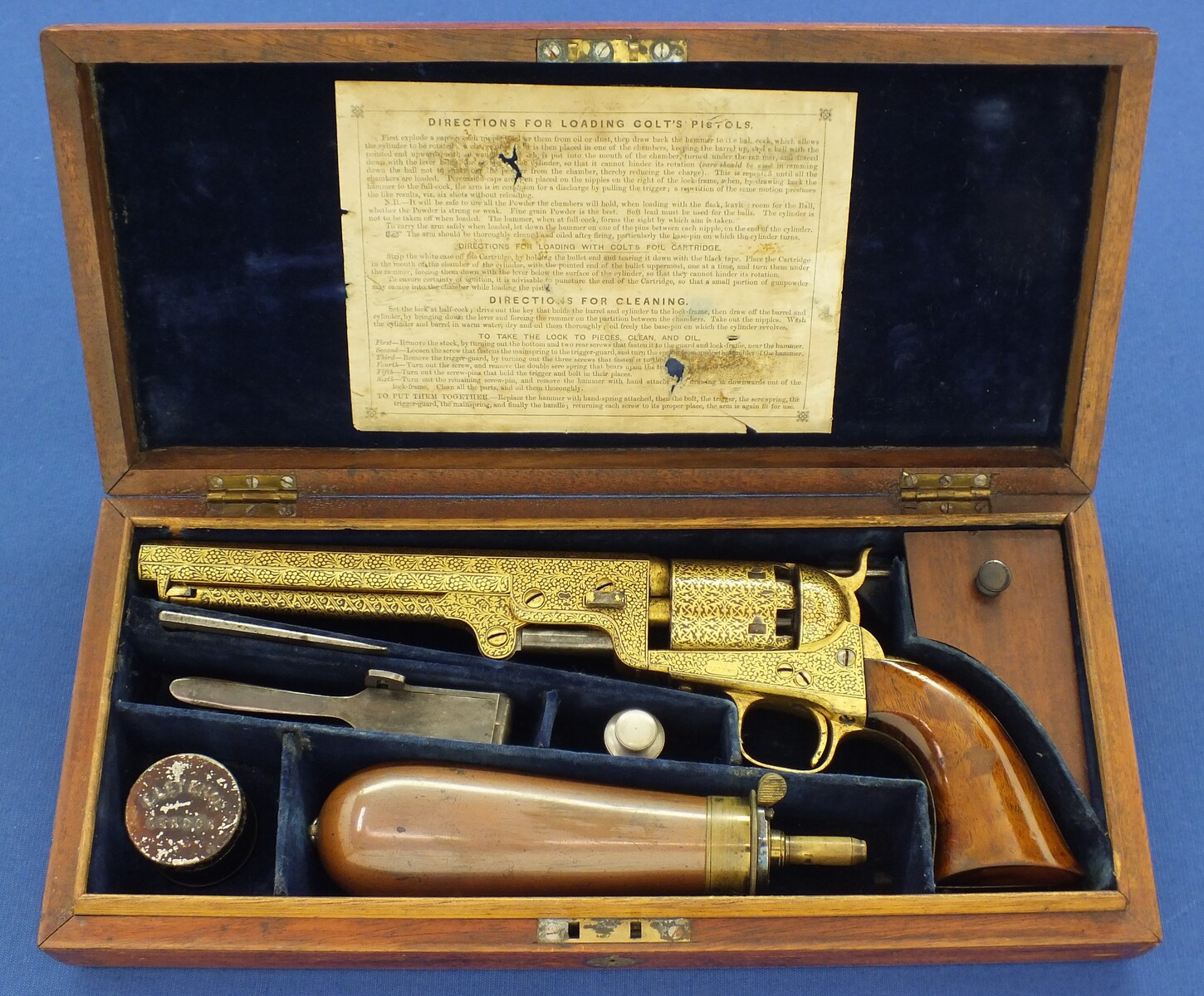 A fine antique cased exhibition Quality Gold Damascened London Colt Navy Model 1851 6 shot percussion revolver. .36 caliber. 7,5 inch barrel with London Colt address. In very good condition. Price 26.500 euro