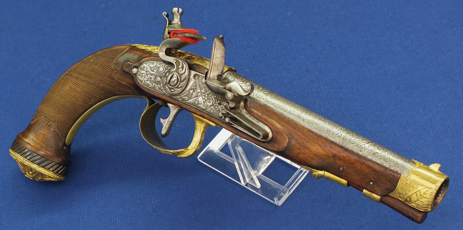 A fine antique circa 1800-20 Karlsbad type Flintlock pistol with Damascus barrel. Caliber 12mm. Length 30cm. In very good condition. Price 2.750 euro