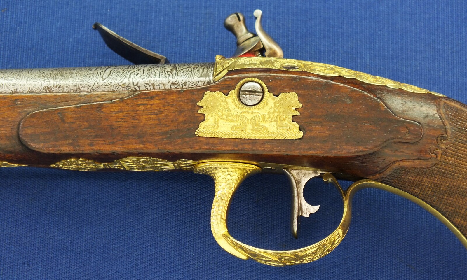 A fine antique circa 1800-20 Karlsbad type Flintlock pistol with Damascus barrel. Caliber 12mm. Length 30cm. In very good condition. Price 2.750 euro