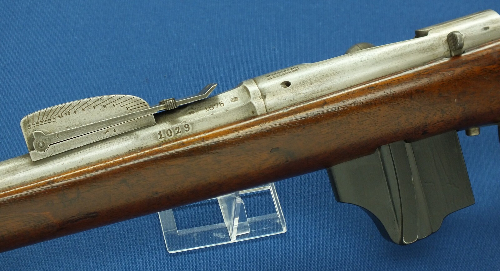 A fine antique Dutch Beaumont-Vitali Model 1871/88 Rifle by P. Stevens Maastricht. Caliber 11mm, Length 133cm. In very good condition. Price 1.500 euro.