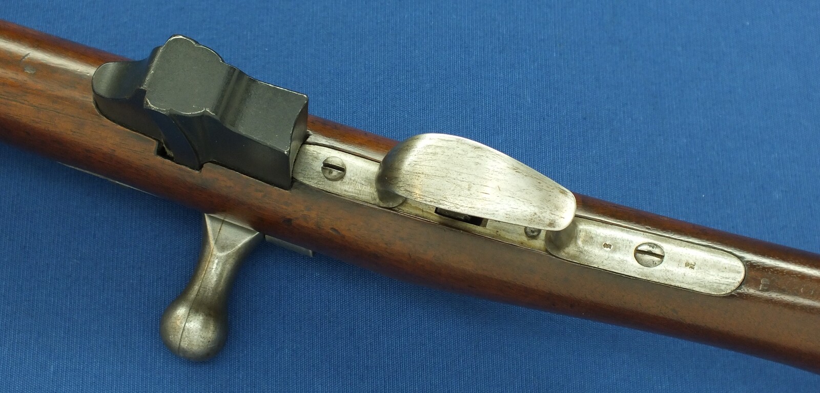 A fine antique Dutch Beaumont-Vitali Model 1871/88 Rifle by P. Stevens Maastricht. Caliber 11mm, Length 133cm. In very good condition. Price 1.500 euro.