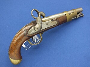 A fine antique Dutch Military Model 1820 Cavalry percussion Pistol. Caliber 17 mm, length 38 cm. In very good condition. Price 2.675 euro