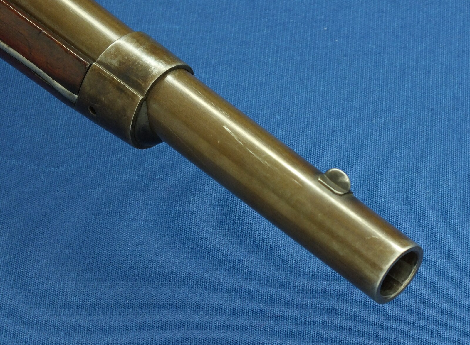 A fine antique Dutch Model 1854 Cavalry Carbine. 16,7mm Caliber, length 84cm. In near mint condition. Price 1.850 euro.