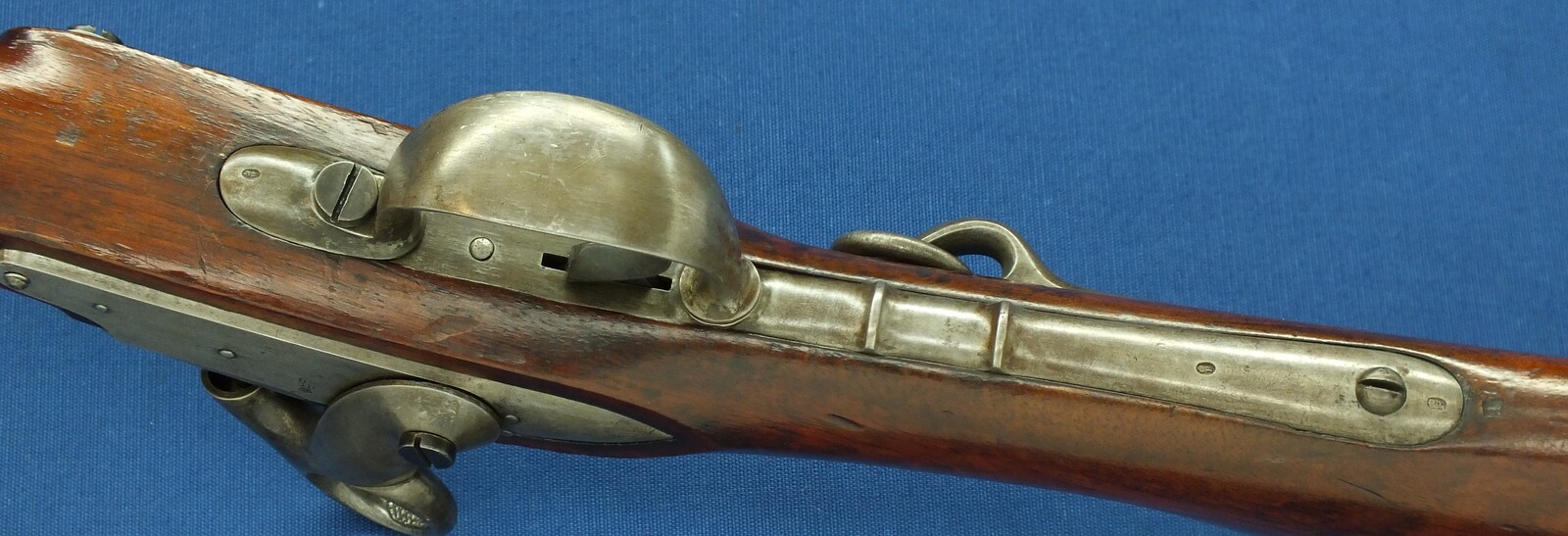 A fine antique Dutch Model 1854 Cavalry Carbine. 16,7mm Caliber, length 84cm. In near mint condition. Price 1.850 euro.