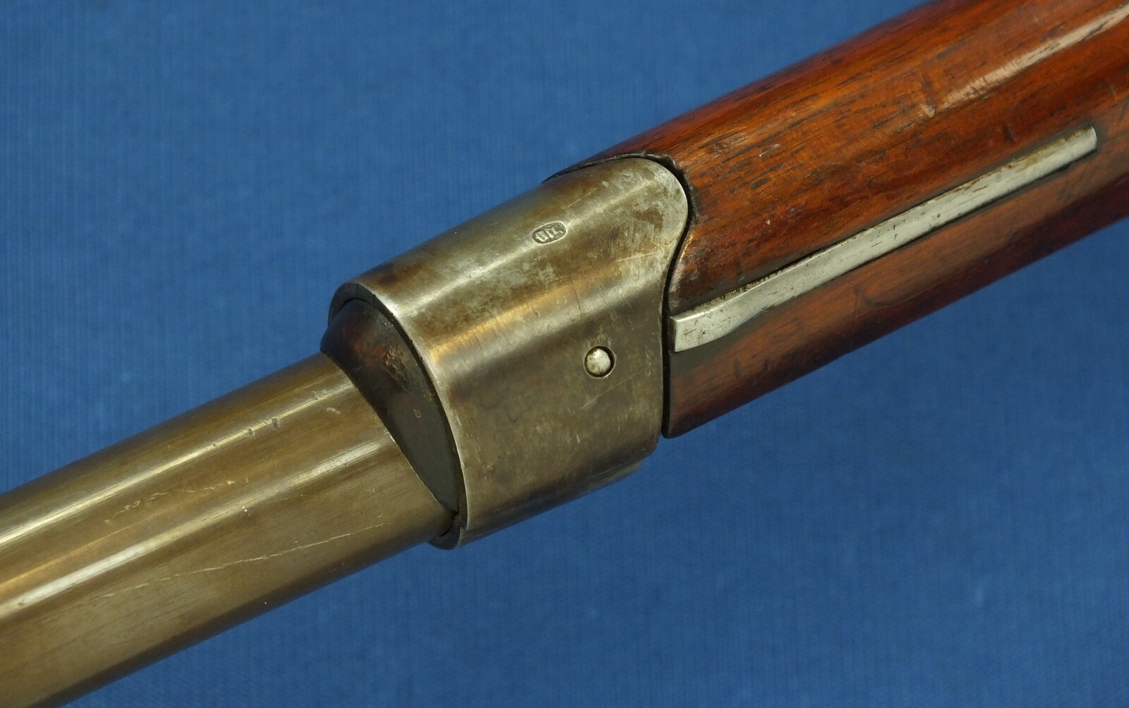 A fine antique Dutch Model 1854 Cavalry Carbine. 16,7mm Caliber, length 84cm. In near mint condition. Price 1.850 euro.
