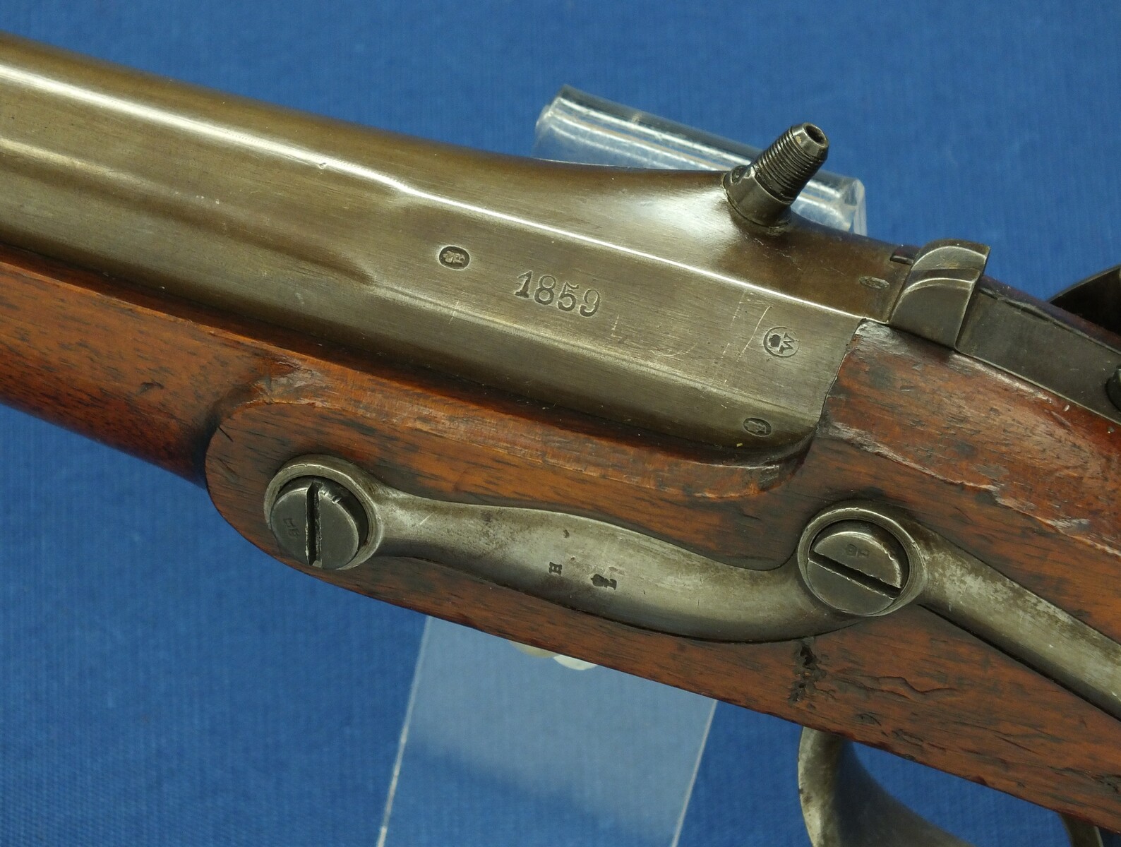 A fine antique Dutch Model 1854 Cavalry Carbine. 16,7mm Caliber, length 84cm. In near mint condition. Price 1.850 euro.