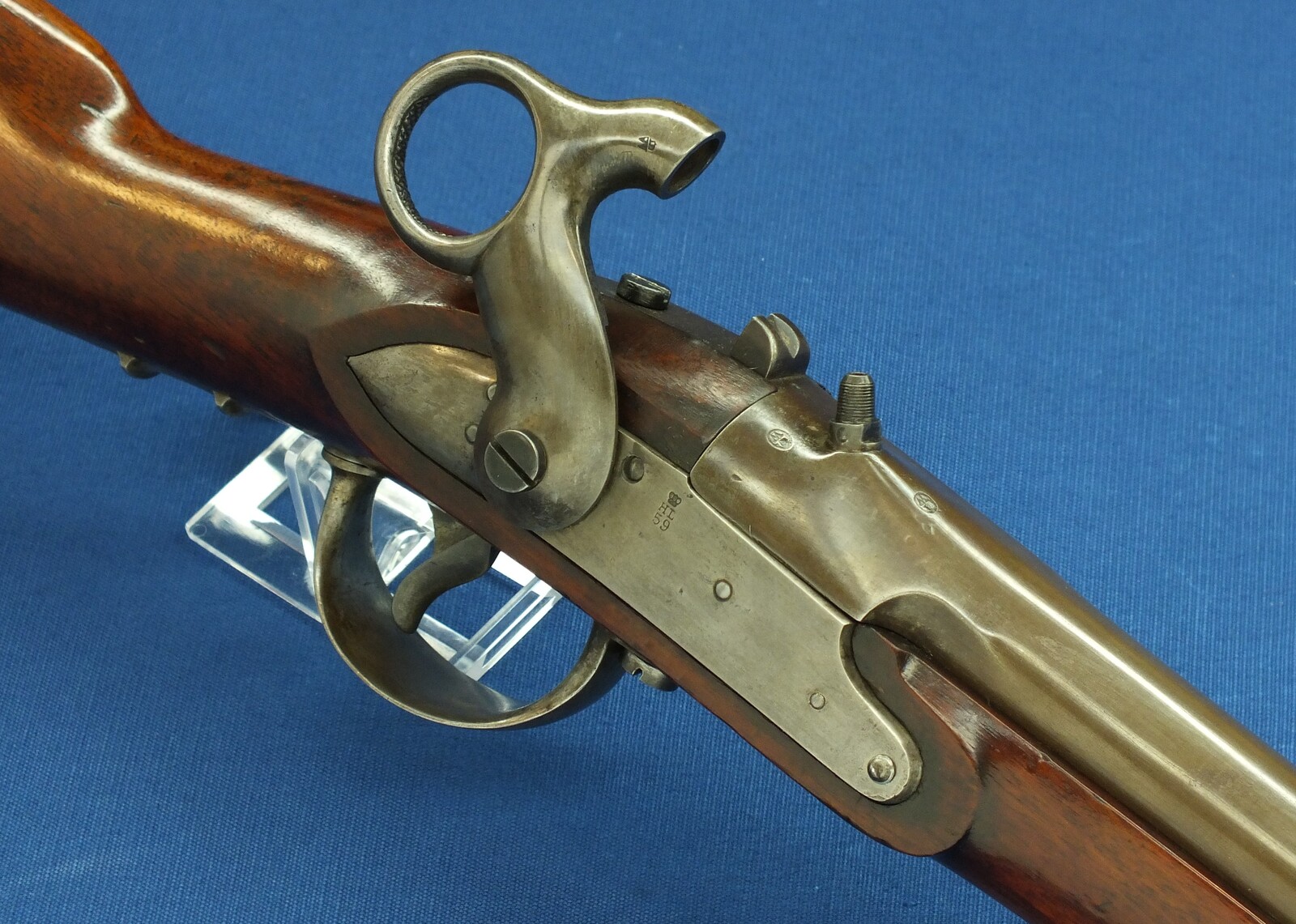 A fine antique Dutch Model 1854 Cavalry Carbine. 16,7mm Caliber, length 84cm. In near mint condition. Price 1.850 euro.
