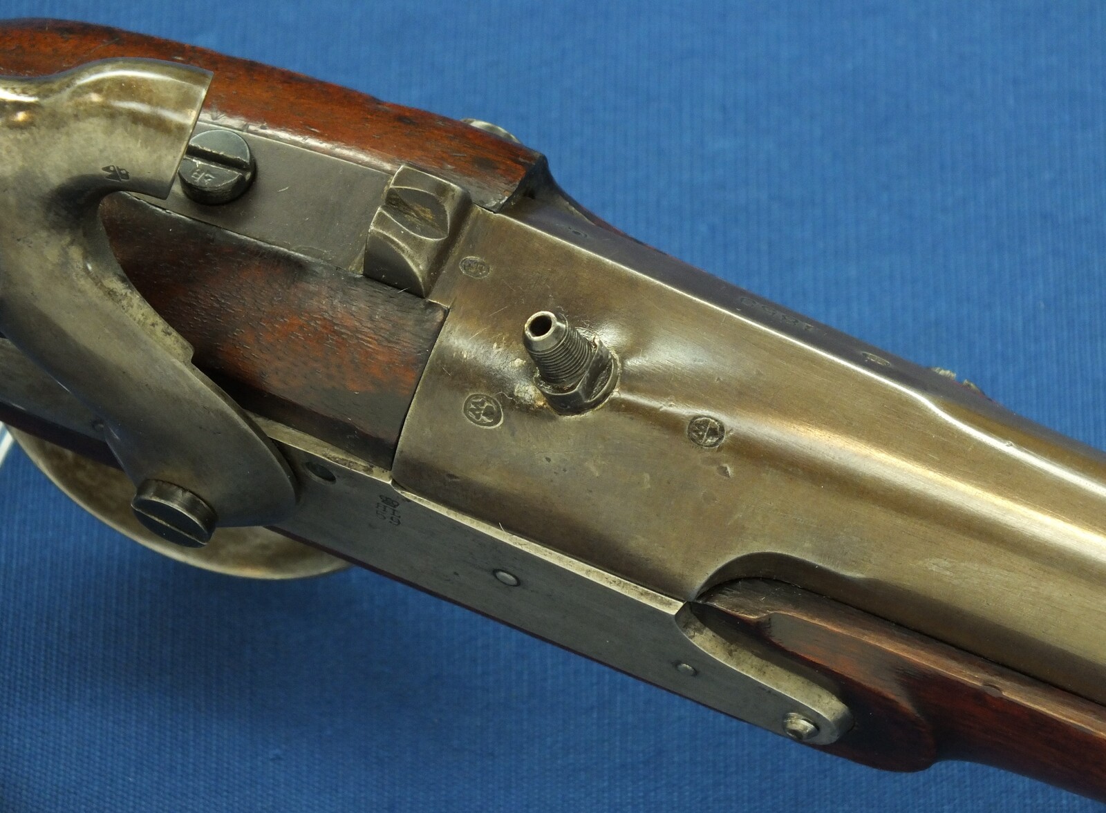 A fine antique Dutch Model 1854 Cavalry Carbine. 16,7mm Caliber, length 84cm. In near mint condition. Price 1.850 euro.