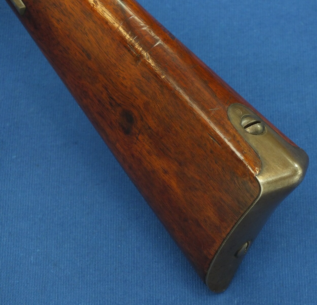 A fine antique Dutch Model 1854 Cavalry Carbine. 16,7mm Caliber, length 84cm. In near mint condition. Price 1.850 euro.