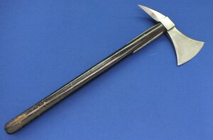 A fine antique Dutch/French Naval Boarding Axe Model 1786. Length 59 cm. In very good condition. Price 1.150 euro