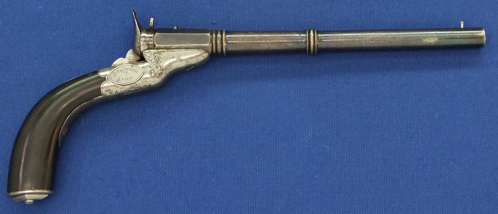 A fine antique French 8mm percussion breechloading Target/Saloon pistol. Signed: FAIT PAR HOULLIER BLANCHARD & CH. ROBERT A PARIS. 9 inch barrel. Length 32,5cm. In very good condition. Price 950 euro.