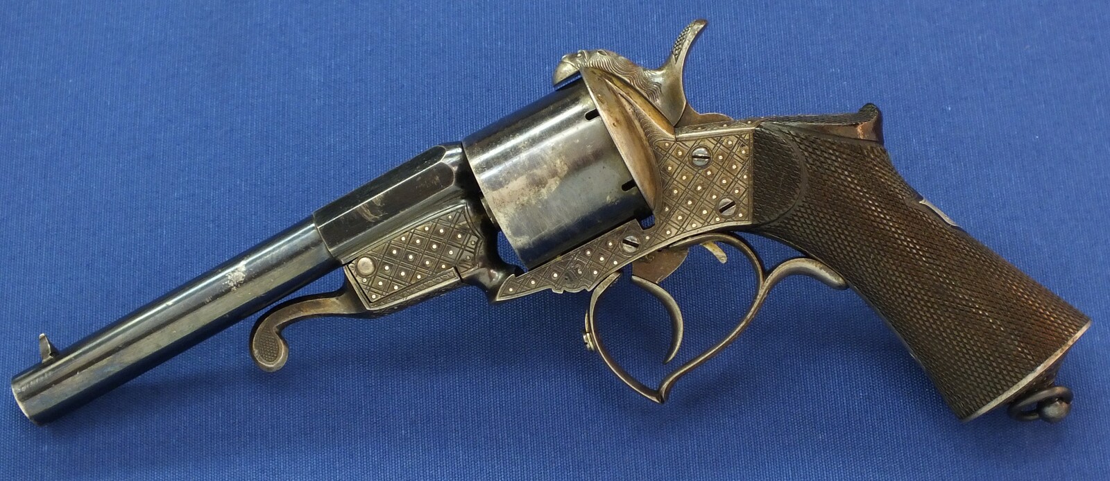 A fine antique French Deluxe engraved Javelle's Patent 6 shot 12mm Pinfire Revolver by F. Berger Bte a St. Etienne. Length 30cm. In very good condition. Price 2.950 euro.