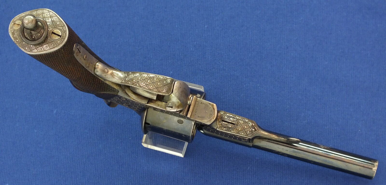 A fine antique French Deluxe engraved Javelle's Patent 6 shot 12mm Pinfire Revolver by F. Berger Bte a St. Etienne. Length 30cm. In very good condition. Price 2.950 euro.