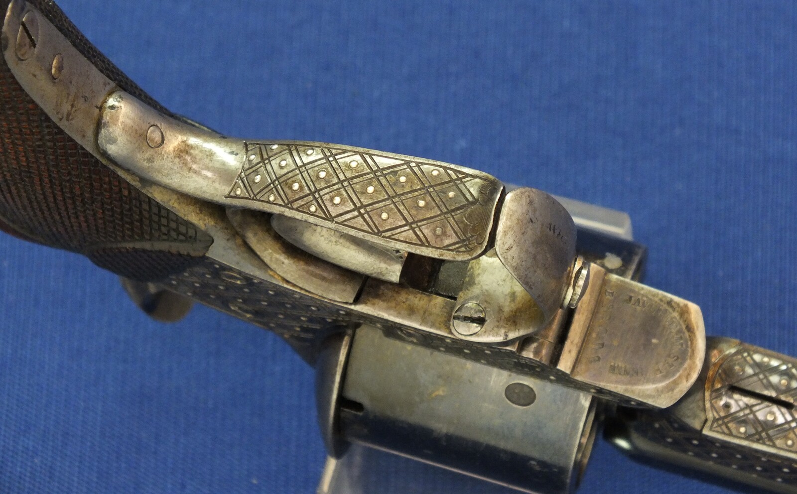 A fine antique French Deluxe engraved Javelle's Patent 6 shot 12mm Pinfire Revolver by F. Berger Bte a St. Etienne. Length 30cm. In very good condition. Price 2.950 euro.