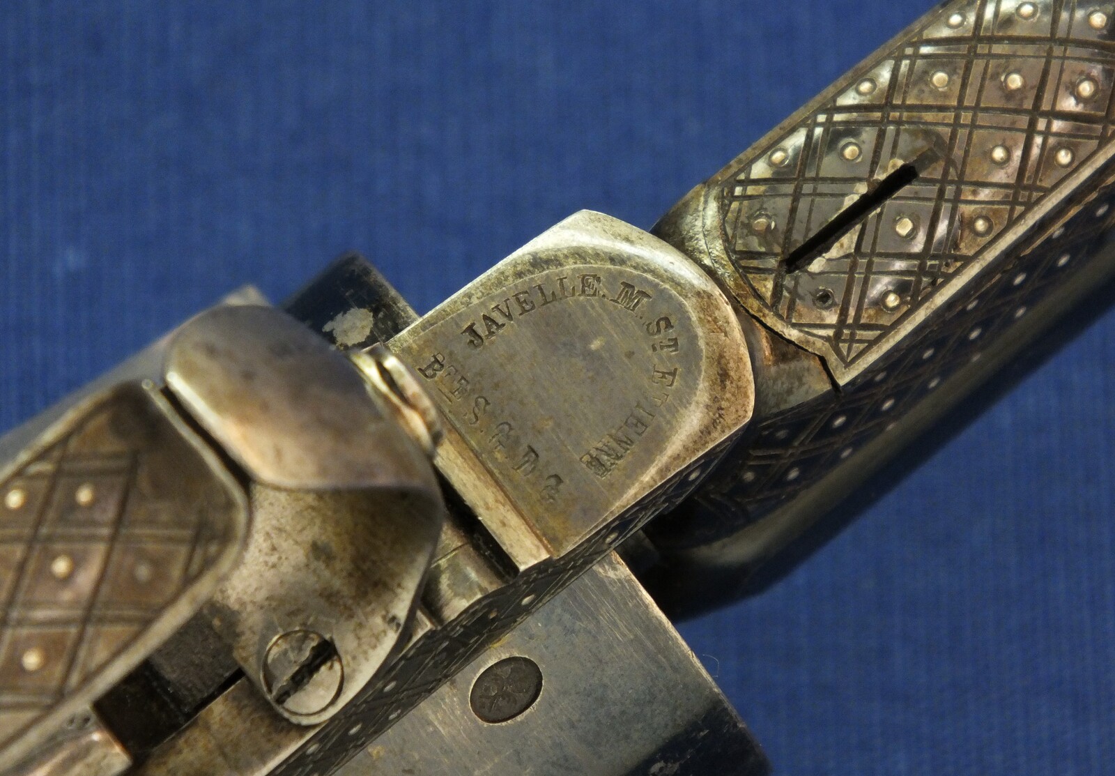 A fine antique French Deluxe engraved Javelle's Patent 6 shot 12mm Pinfire Revolver by F. Berger Bte a St. Etienne. Length 30cm. In very good condition. Price 2.950 euro.