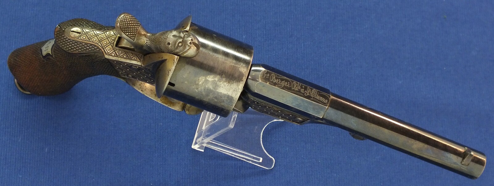 A fine antique French Deluxe engraved Javelle's Patent 6 shot 12mm Pinfire Revolver by F. Berger Bte a St. Etienne. Length 30cm. In very good condition. Price 2.950 euro.