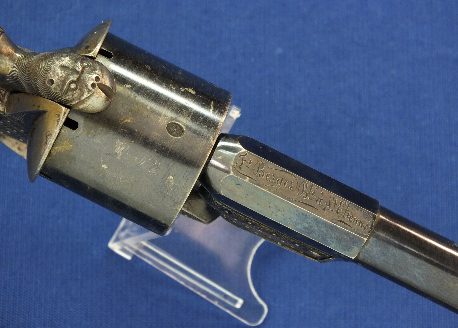 A fine antique French Deluxe engraved Javelle's Patent 6 shot 12mm Pinfire Revolver by F. Berger Bte a St. Etienne. Length 30cm. In very good condition. Price 2.950 euro.