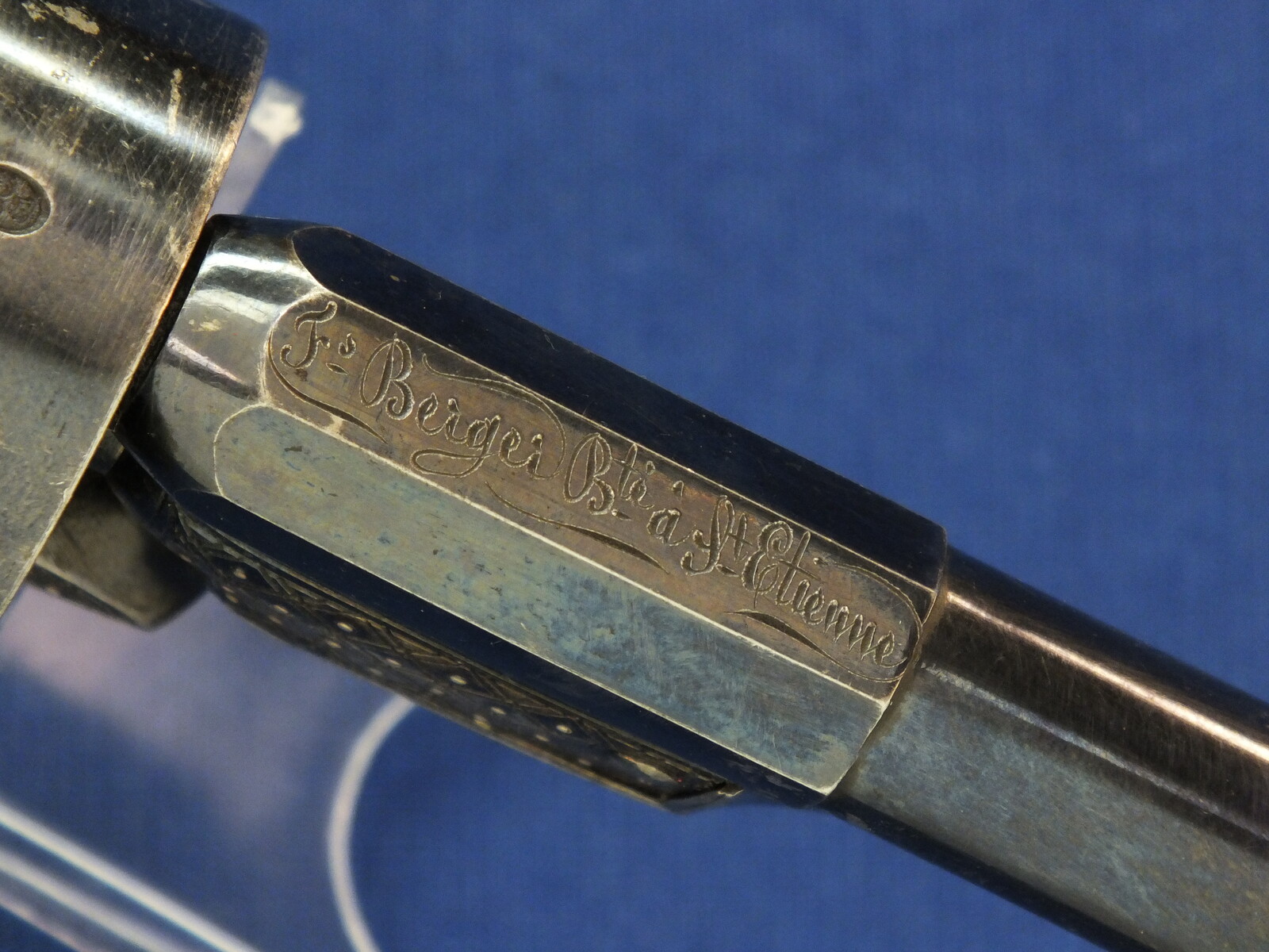 A fine antique French Deluxe engraved Javelle's Patent 6 shot 12mm Pinfire Revolver by F. Berger Bte a St. Etienne. Length 30cm. In very good condition. Price 2.950 euro.