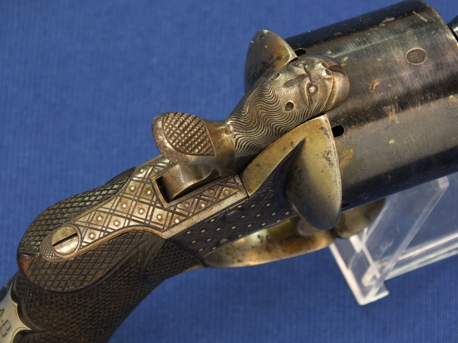A fine antique French Deluxe engraved Javelle's Patent 6 shot 12mm Pinfire Revolver by F. Berger Bte a St. Etienne. Length 30cm. In very good condition. Price 2.950 euro.