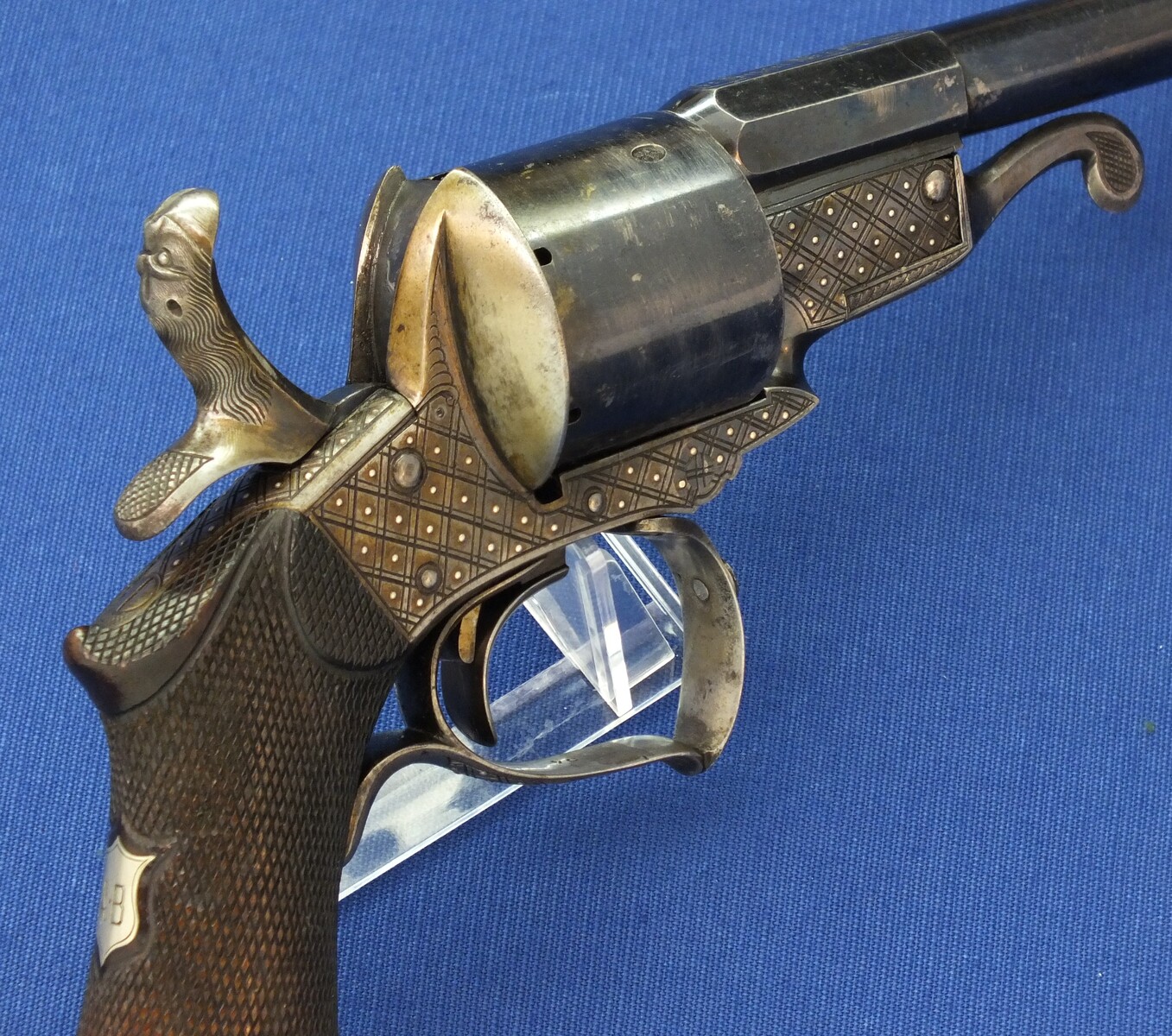 A fine antique French Deluxe engraved Javelle's Patent 6 shot 12mm Pinfire Revolver by F. Berger Bte a St. Etienne. Length 30cm. In very good condition. Price 2.950 euro.
