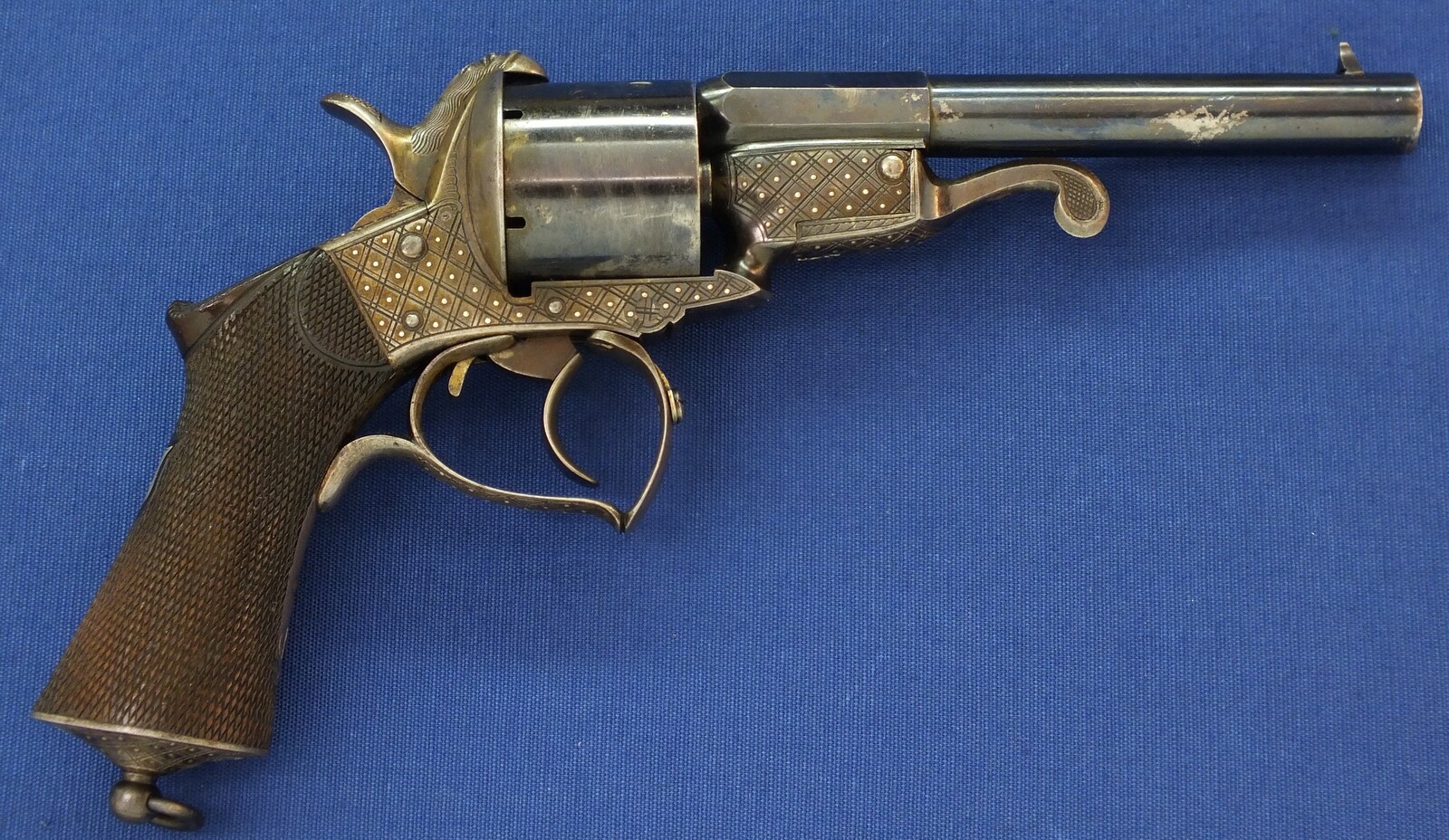 A fine antique French Deluxe engraved Javelle's Patent 6 shot 12mm Pinfire Revolver by F. Berger Bte a St. Etienne. Length 30cm. In very good condition. Price 2.950 euro.