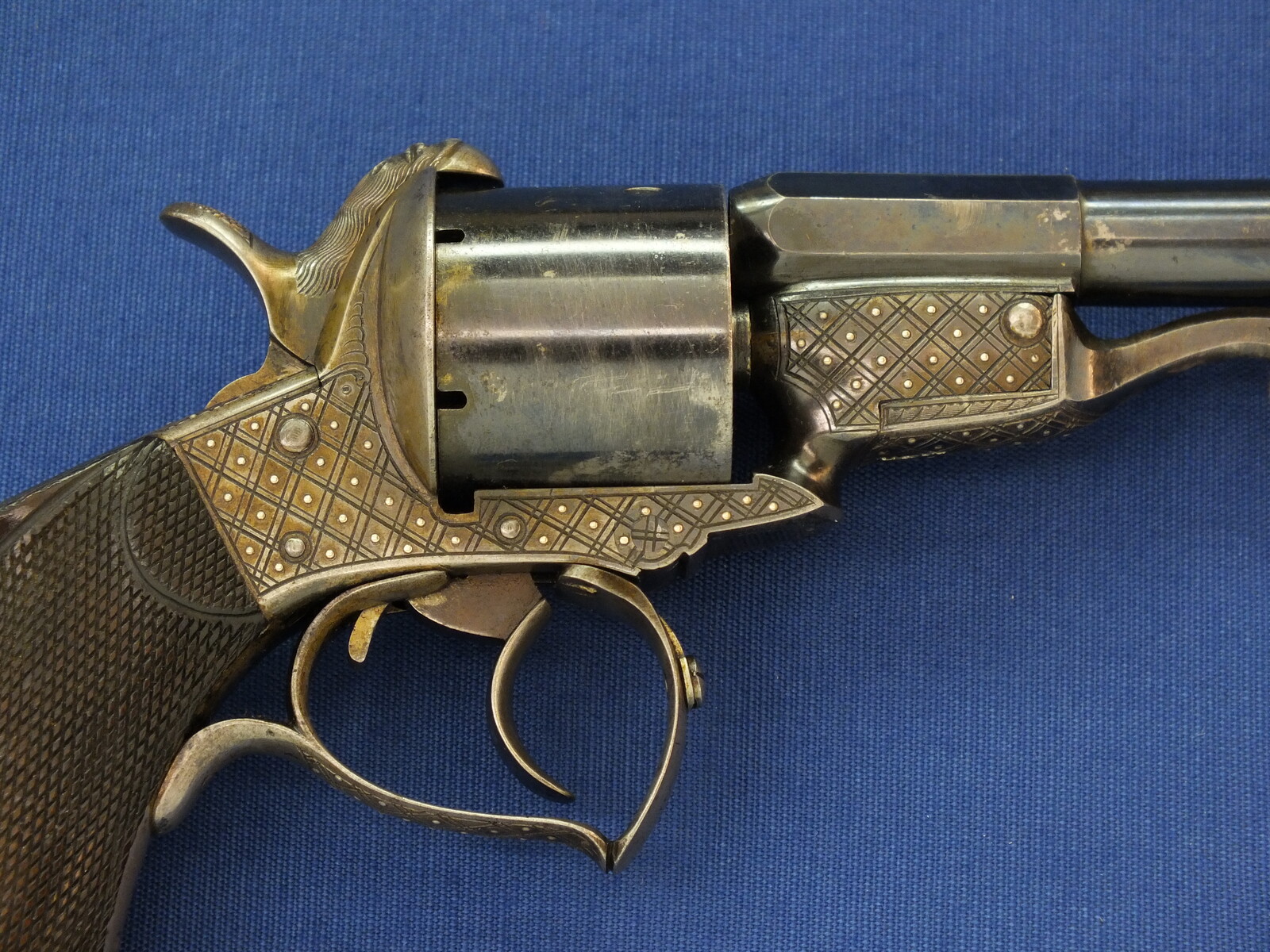 A fine antique French Deluxe engraved Javelle's Patent 6 shot 12mm Pinfire Revolver by F. Berger Bte a St. Etienne. Length 30cm. In very good condition. Price 2.950 euro.