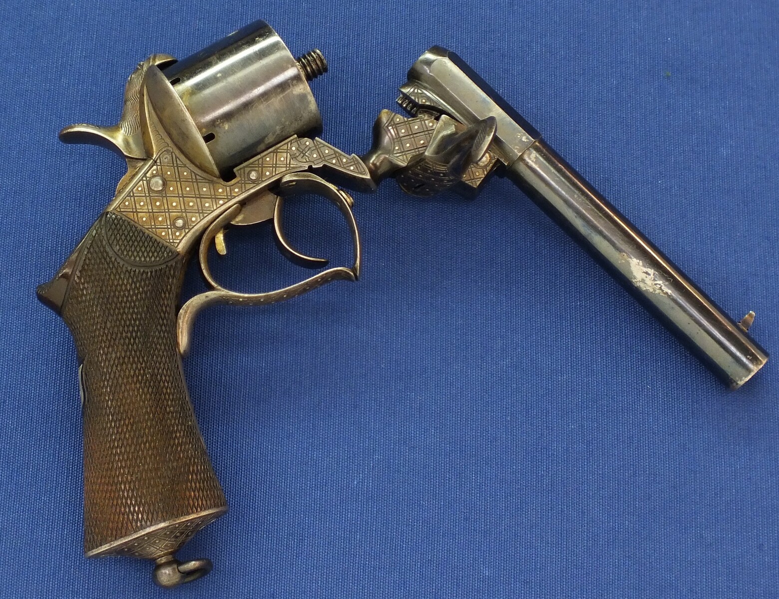 A fine antique French Deluxe engraved Javelle's Patent 6 shot 12mm Pinfire Revolver by F. Berger Bte a St. Etienne. Length 30cm. In very good condition. Price 2.950 euro.