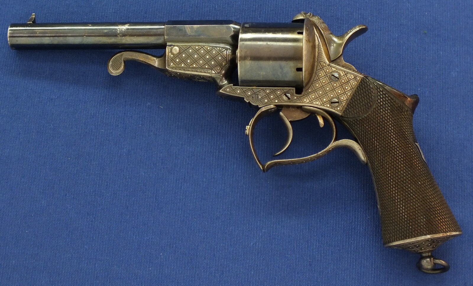 A fine antique French Deluxe engraved Javelle's Patent 6 shot 12mm Pinfire Revolver by F. Berger Bte a St. Etienne. Length 30cm. In very good condition. Price 2.950 euro.
