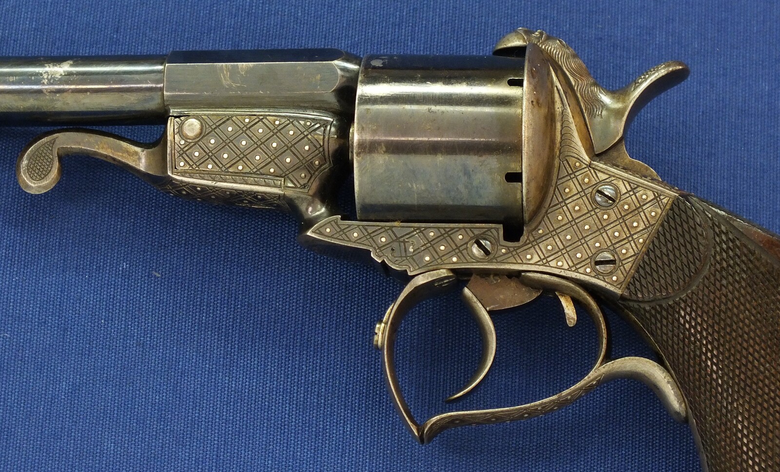 A fine antique French Deluxe engraved Javelle's Patent 6 shot 12mm Pinfire Revolver by F. Berger Bte a St. Etienne. Length 30cm. In very good condition. Price 2.950 euro.