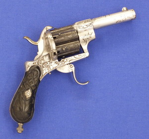 A fine antique French single and double action 6 shot Pinfire Revolver, caliber 9 mm, length 19,5 cm, in very good condition. Price 990 euro
