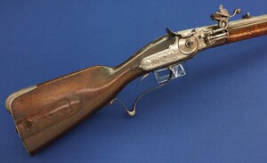 A fine antique German 17th century circa 1680 Wheellock Rifle - Müller-Büchse with fine chisseled Lock and set-triggers. 30,5 inch octagonal barrel. Caliber 14,5mm, length 114cm. In very good condition. Price 13.650,- euro