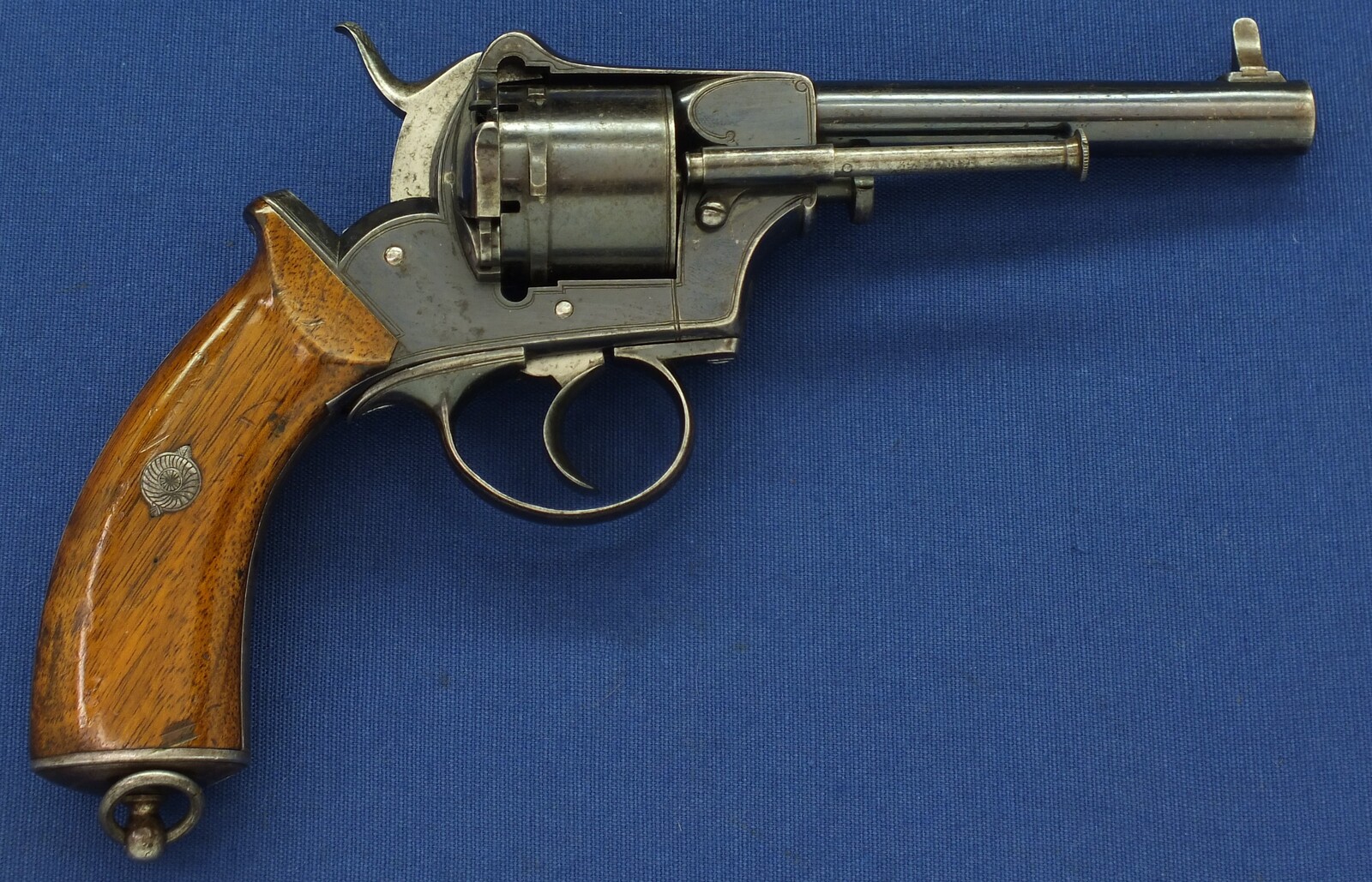 A fine antique German 6 shot single and double action 9mm pinfire Revolver by Valentin Christoph Schilling Suhl. Length 27,5cm. In near mint condition. Price 1.450 euro