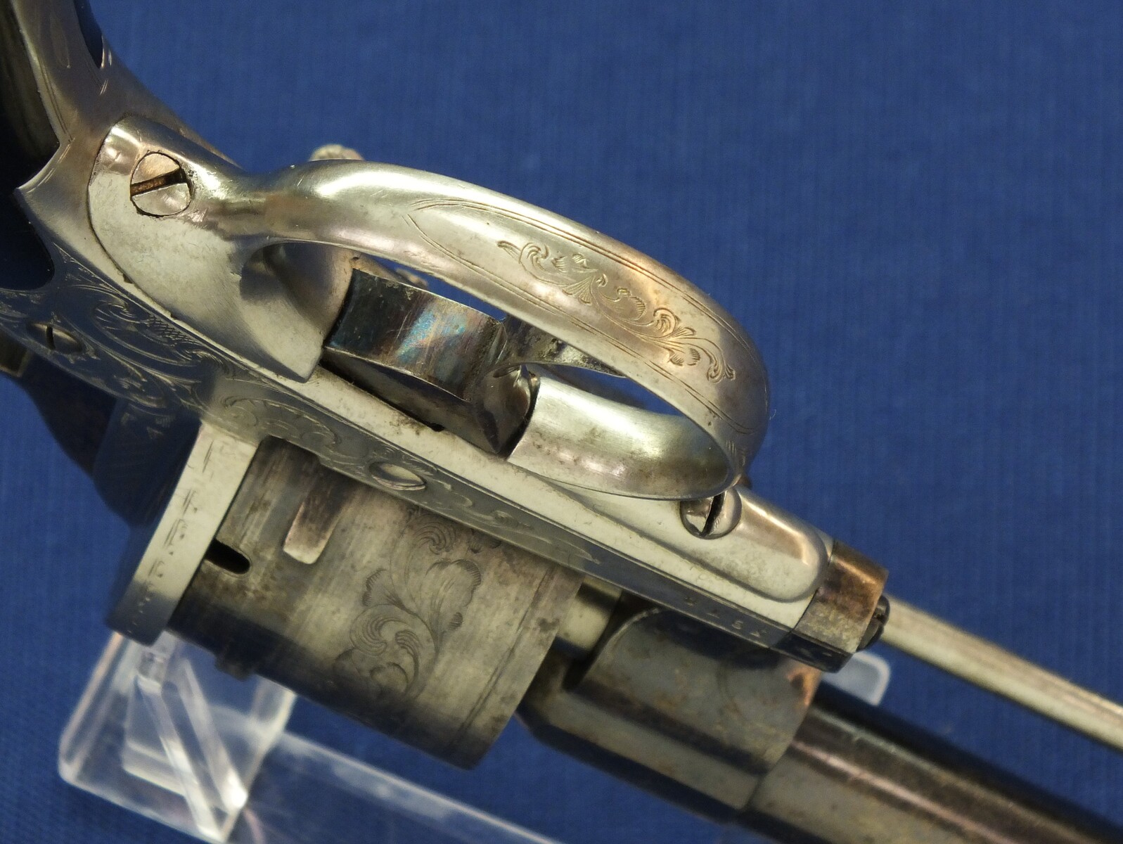 A fine antique Swiss Oak Cased engraved 6 shot 9mm Pinfire Revolver. Barrel signed: GEORGE MAYER STABSMAIOR IN LUZERN. Length 23cm. In very good condition. 