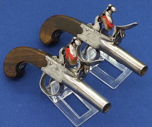 A fine pair antique 18th century English Flintlock Box-Lock Pocket Pistols by Wheeler London circa 1785 with Sliding trigger-guard Safety-catches. Caliber 11,5mm, length 17,5cm. In very good condition. Price 1.850 euro