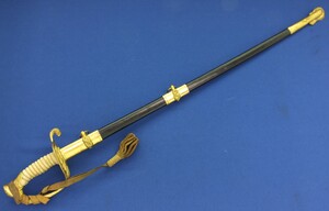 A fine pre 1940 US Naval M1852 Officers Sword by B.Pasquale Co San Francisco Cal. Fine Etched blade and Gilded USN Hilt and mounts together with Belt assembly. Length 95,5 cm. In very good Condition. 