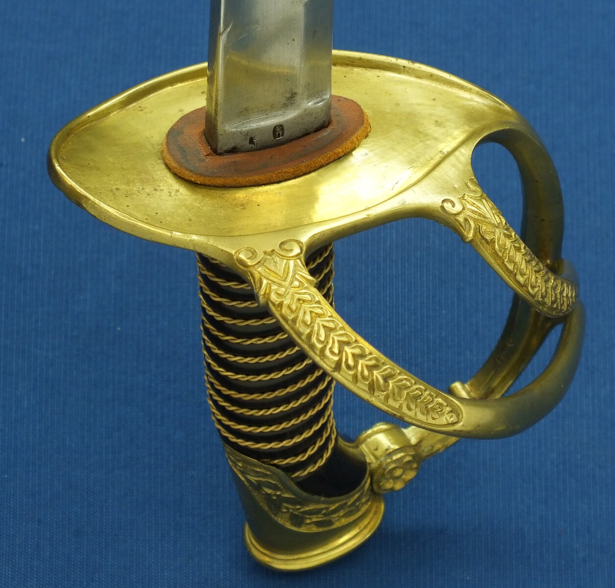 A personalised antique French Officers Cavalry Sword Model 1822, signed Manufacture Klingenthal Coulaux, total length 110 cm, in very good condition. Price 750 euro