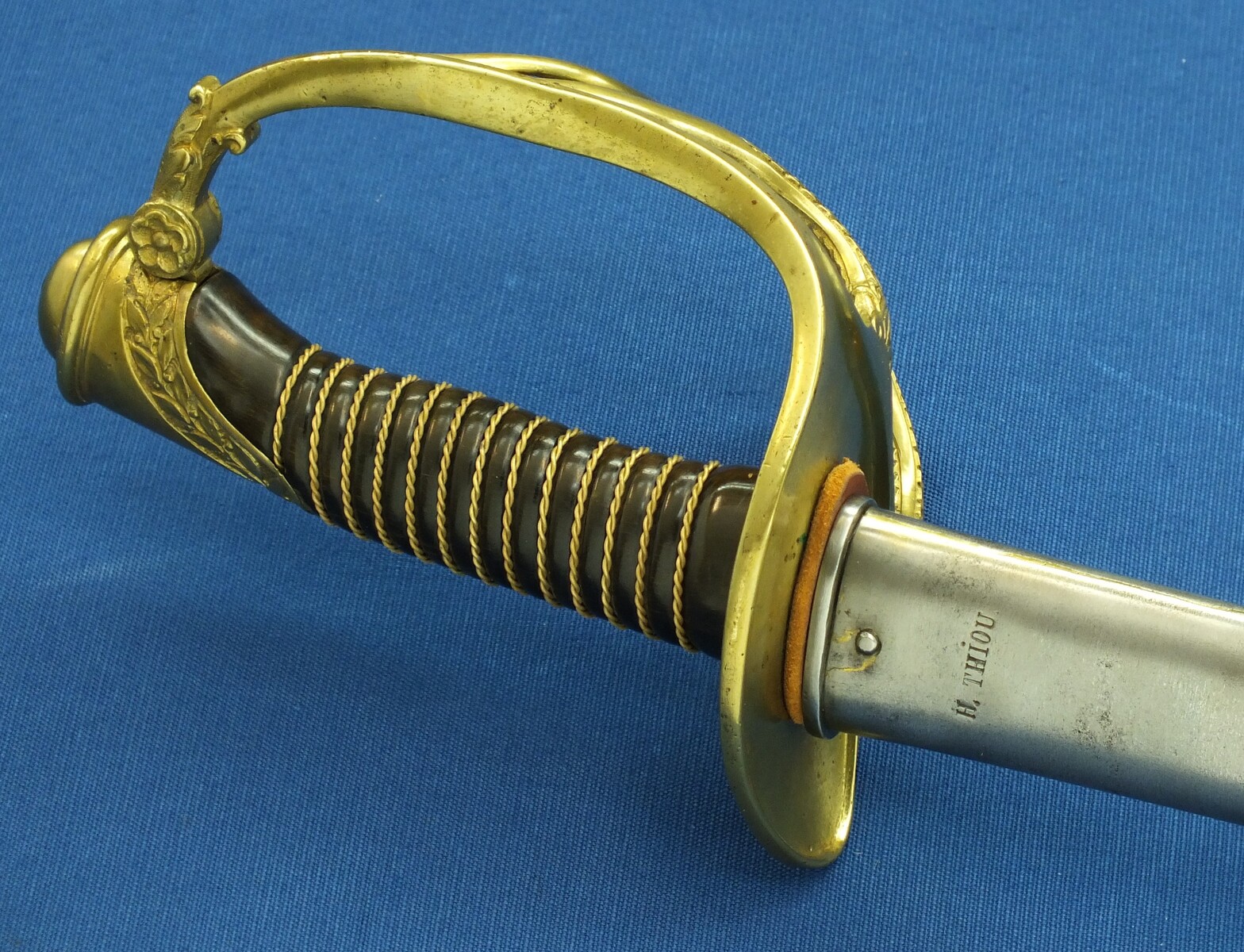 A personalised antique French Officers Cavalry Sword Model 1822, signed Manufacture Klingenthal Coulaux, total length 110 cm, in very good condition. Price 750 euro