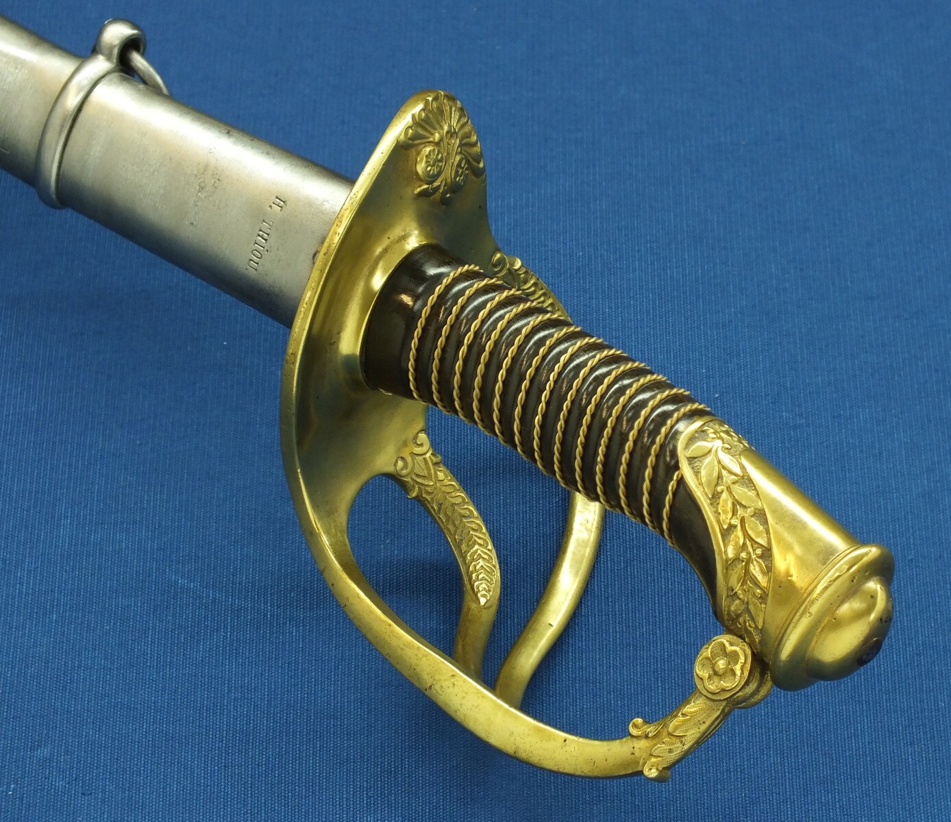 A personalised antique French Officers Cavalry Sword Model 1822, signed Manufacture Klingenthal Coulaux, total length 110 cm, in very good condition. Price 750 euro